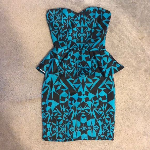 Charlotte Russe Dresses & Skirts - Strapless Geometric Dress